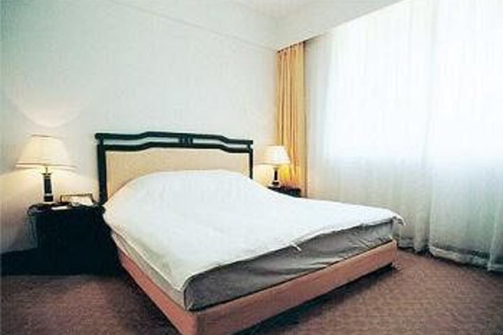 Room 9 of 24
