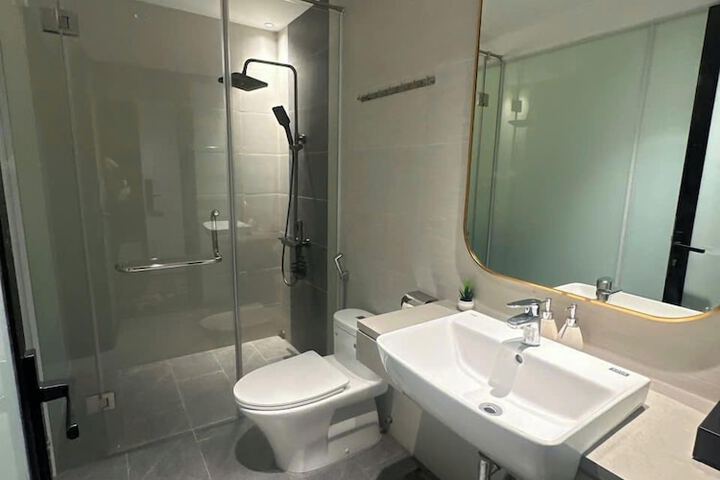 Room 10 of 13