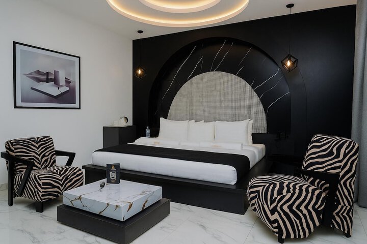 Room 28 of 46
