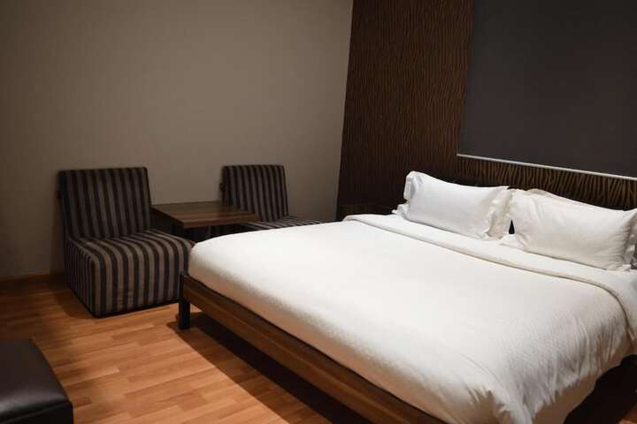 Room 7 of 24