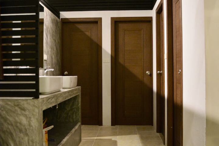 Room 36 of 46