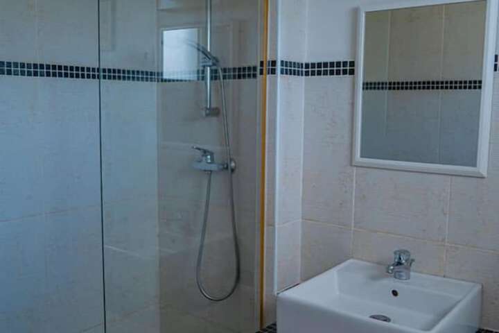 Room 6 of 14