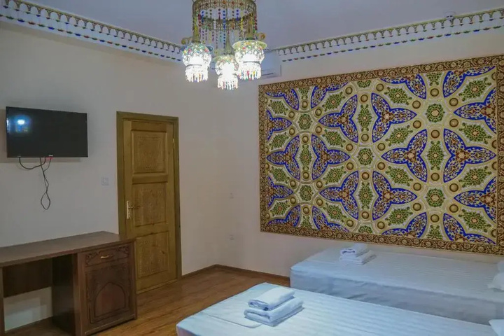 Room 6 of 19