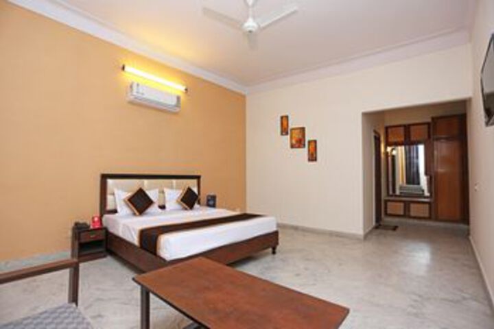 Room 16 of 30
