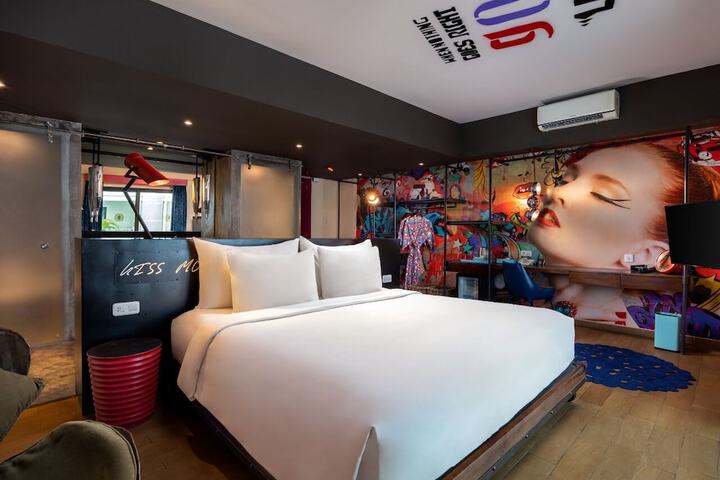 Room 7 of 43