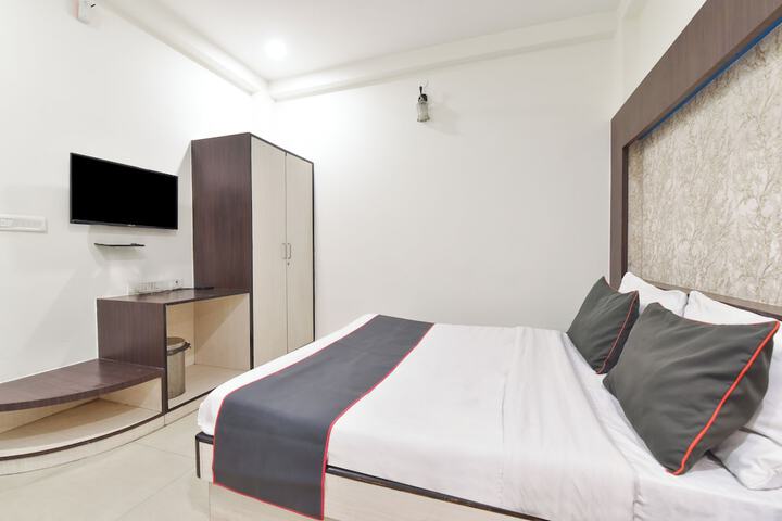 Room 2 of 37