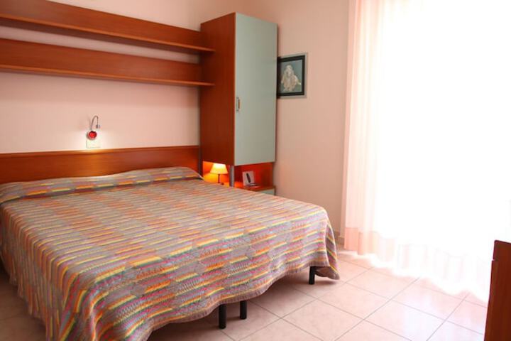 Room 4 of 12