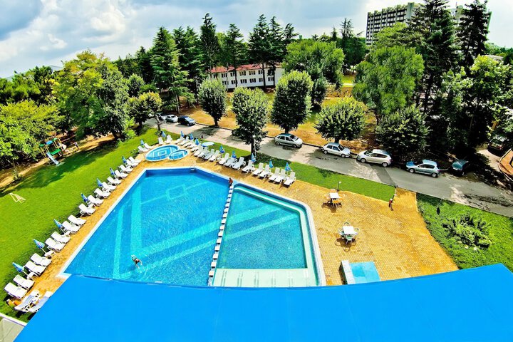 Pool 21 of 35