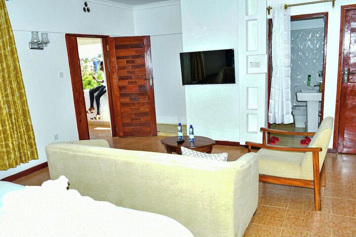 Room 2 of 5