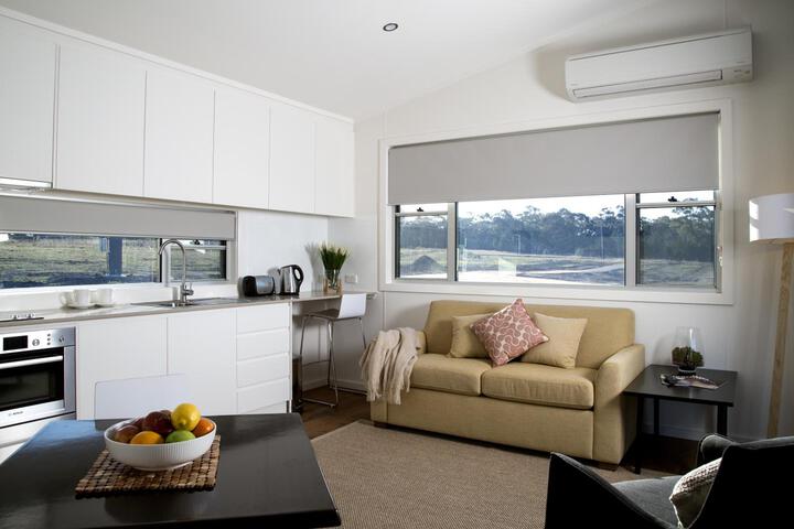 Lounge 16 of 17