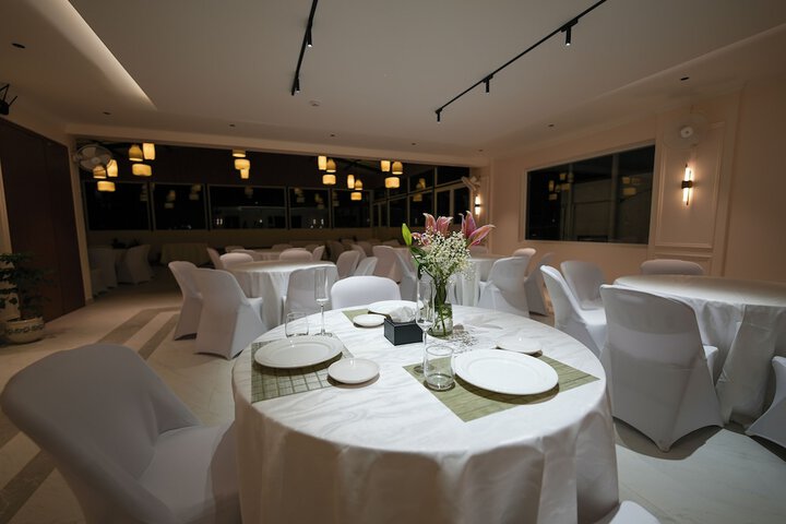 Dining 37 of 49