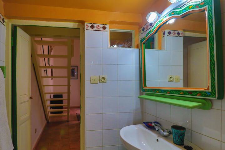 Room 156 of 266