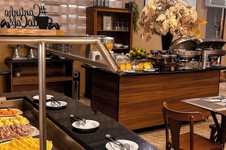 Breakfast/Coffee Service 20 of 35