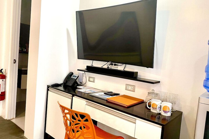 Room 93 of 403