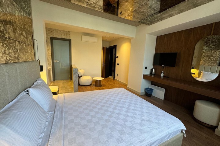 Room 25 of 59