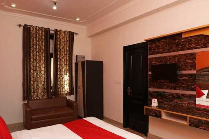 Room 6 of 16