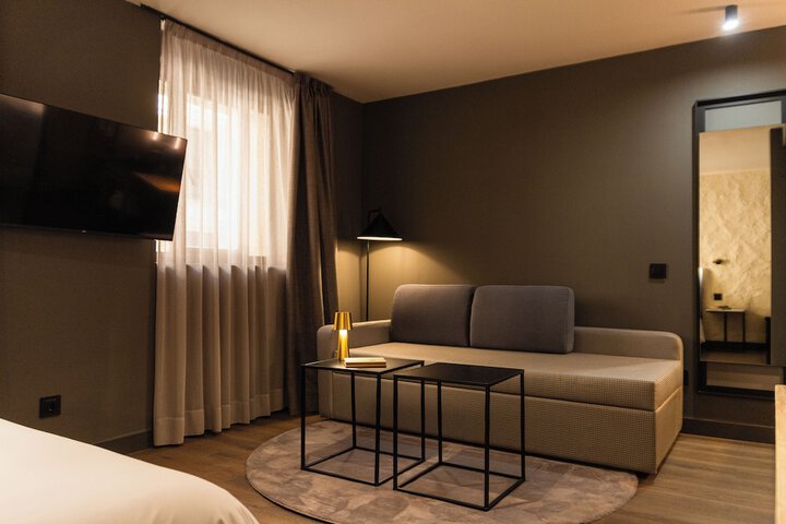 Room 42 of 77