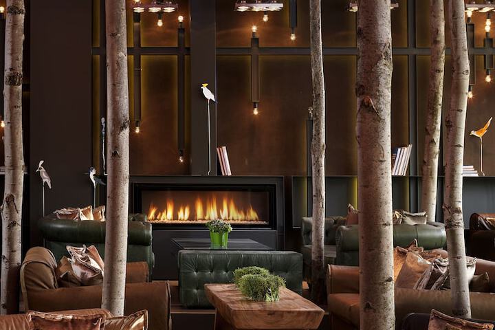 Guest Lobby