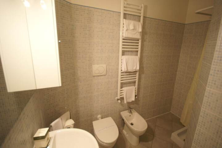 Room 8 of 34
