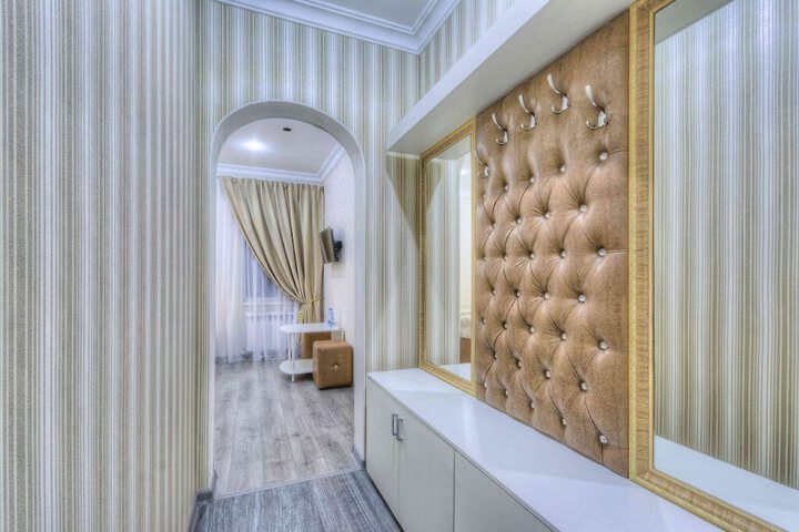 Room 12 of 27
