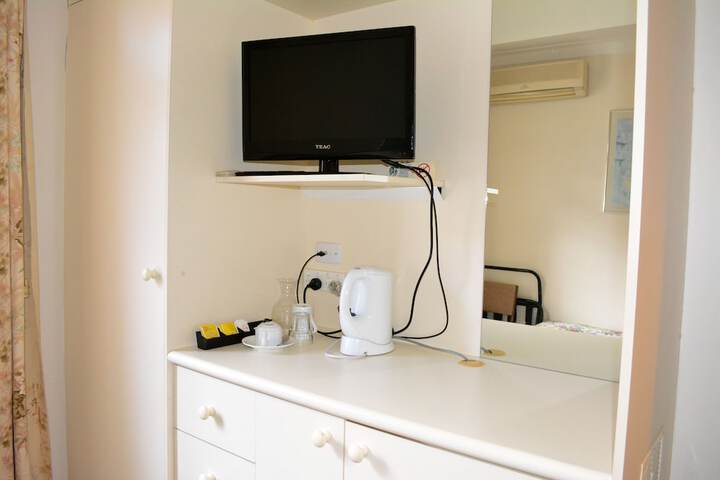 Room 14 of 30
