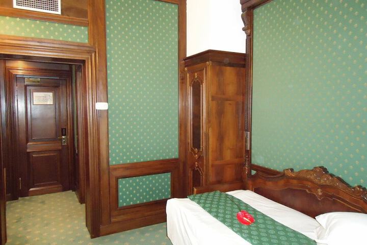 Room 16 of 39