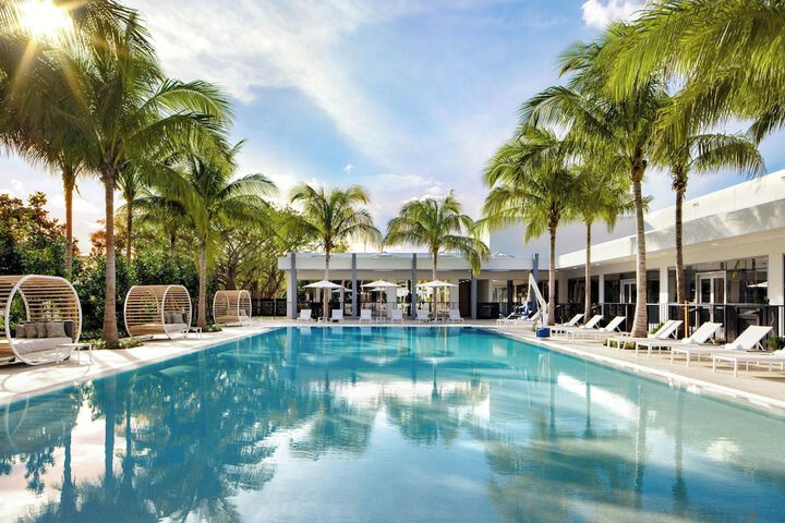 Hotel Pool