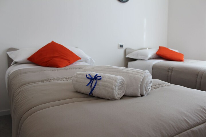 Room 8 of 212