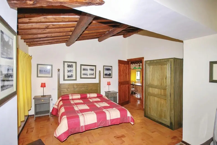 Room 2 of 11