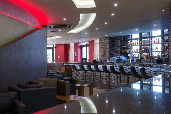 Lounge 178 of 227