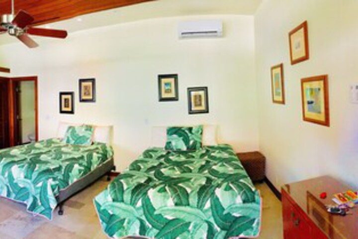 Room 43 of 49