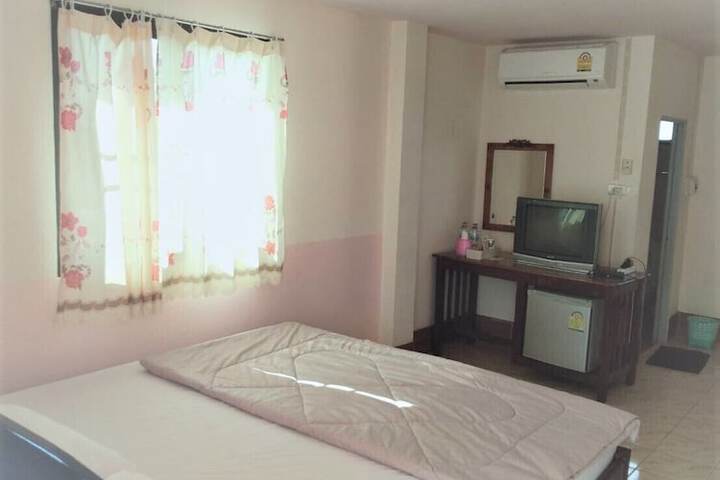 Room 5 of 8