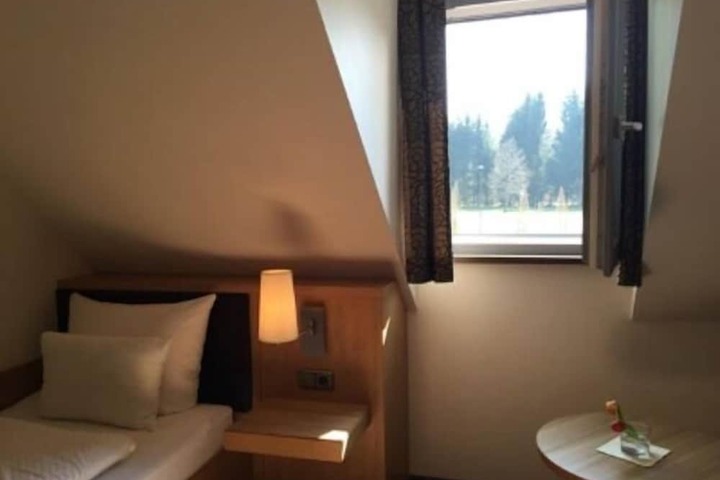 Room 14 of 32