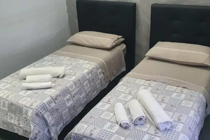Room 2 of 3