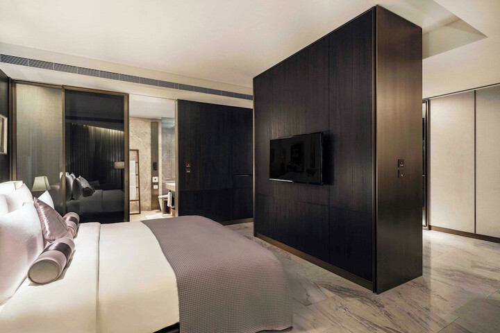 Room 13 of 80