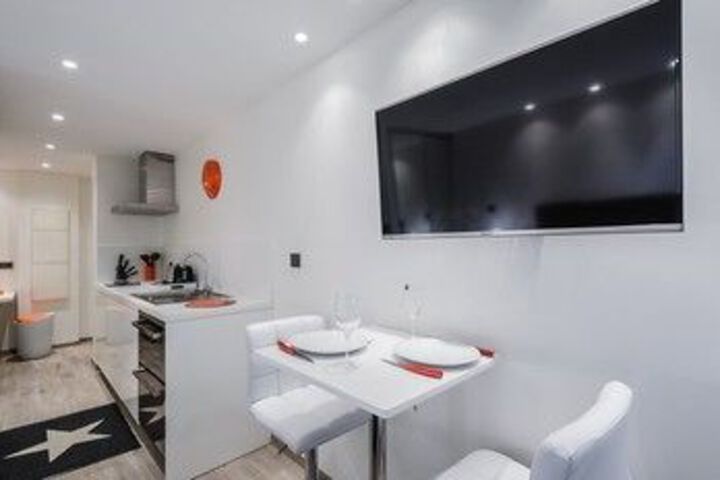 Room 14 of 18