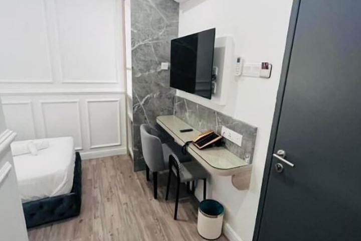 Room 16 of 66
