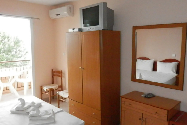 Room 5 of 15