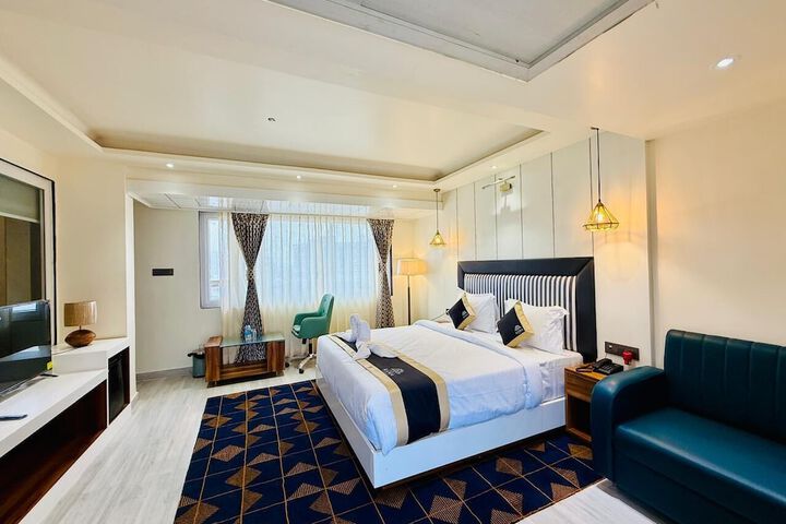 Room 4 of 11