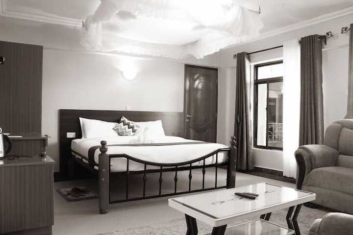 Room 11 of 80