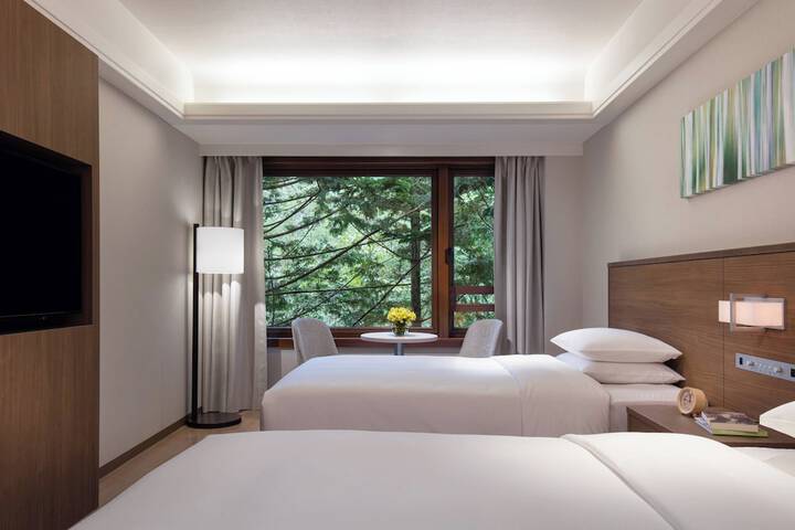 Room 20 of 98