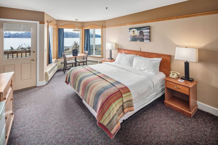 Room 102 of 184