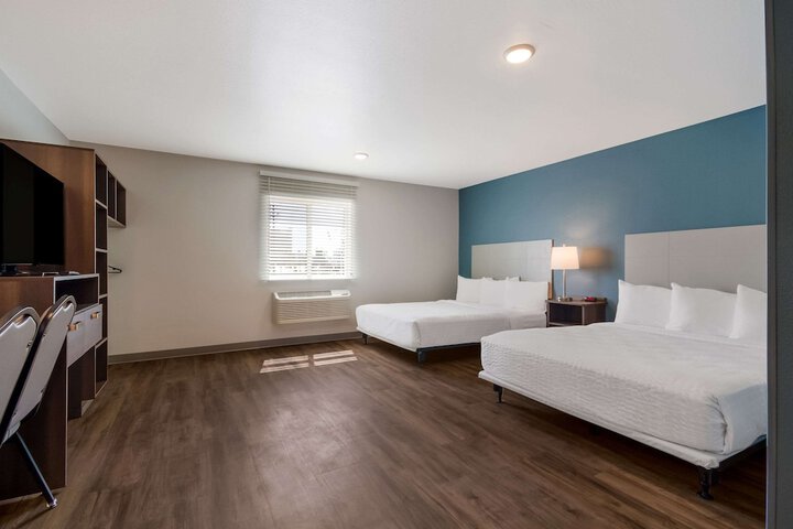 1 Queen Bed (14 of 18)