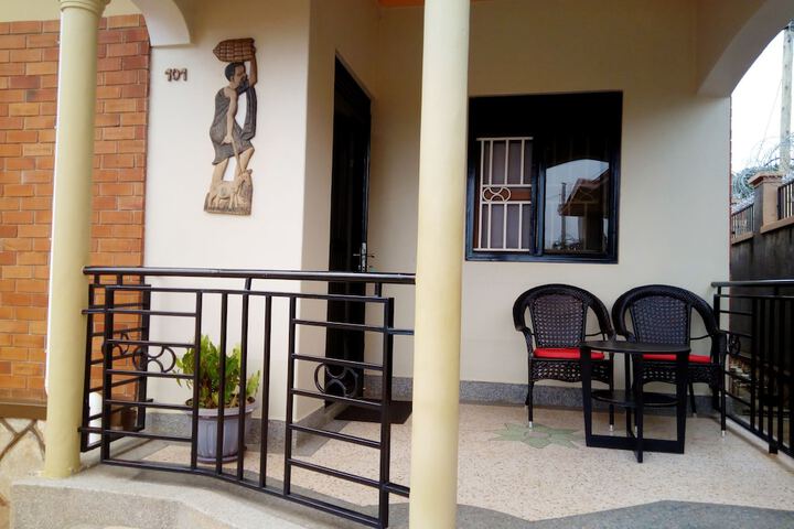 Room 7 of 8