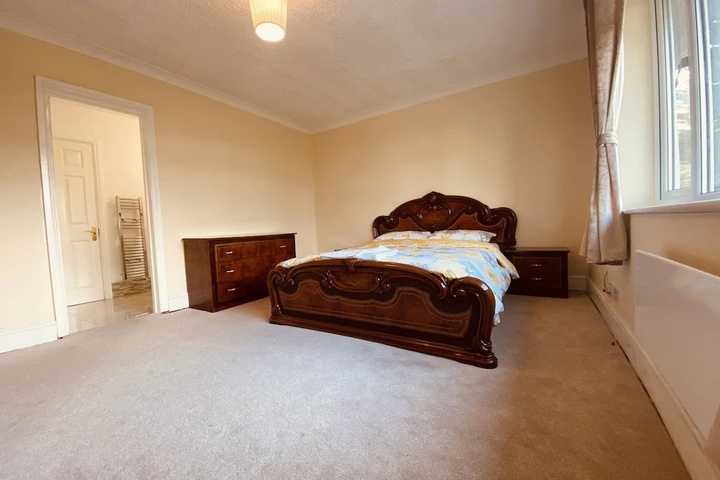 Room 2 of 16