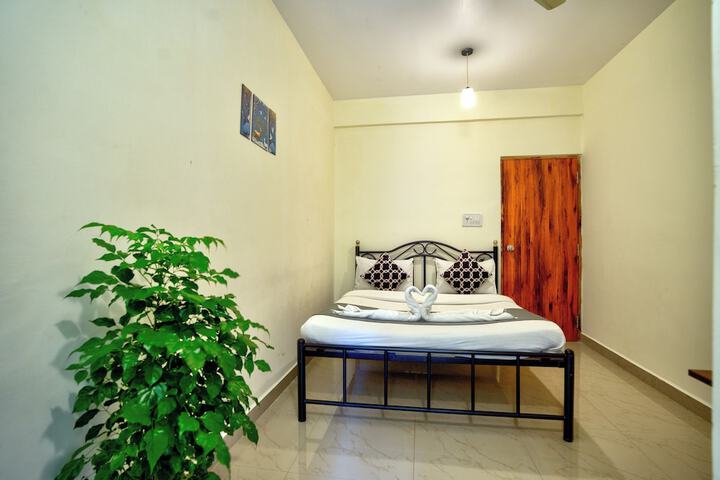 Room 10 of 33
