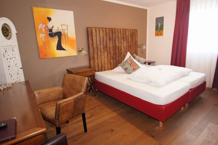 Room 3 of 40