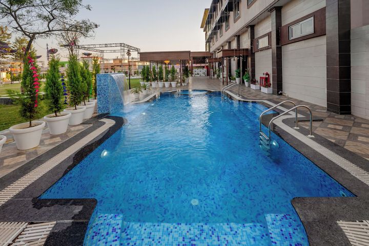 Pool 80 of 123