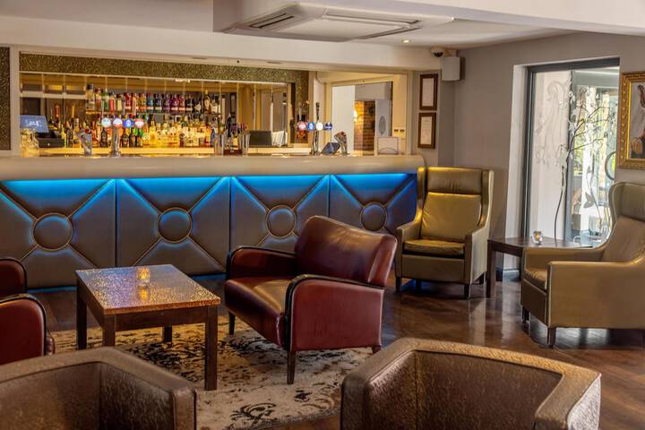 Lounge 58 of 64