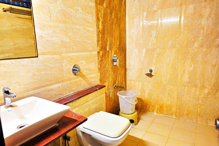 Room 17 of 25